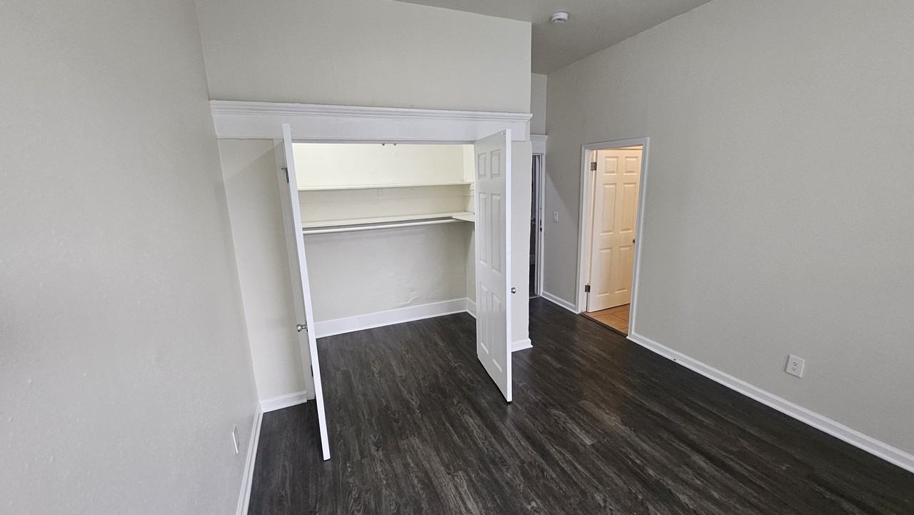 743 South Burlington Avenue #6 - Photo 4 of 8
