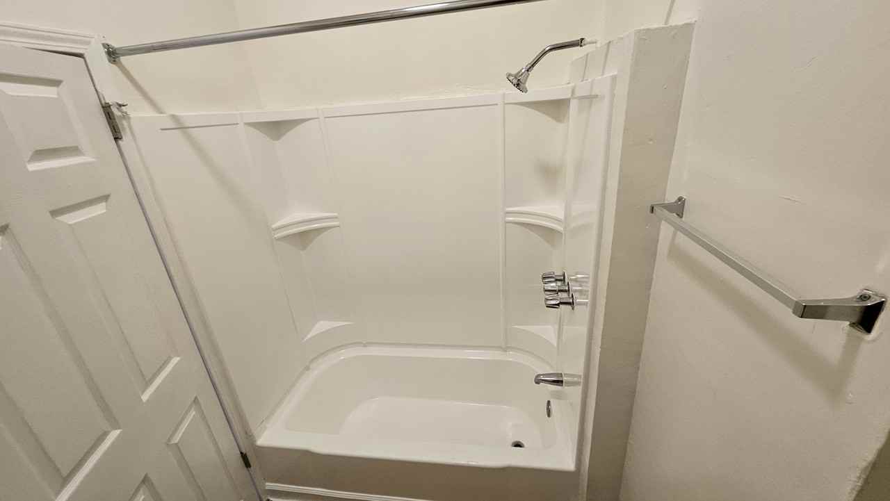 743 South Burlington Avenue #6 - Photo 5 of 8
