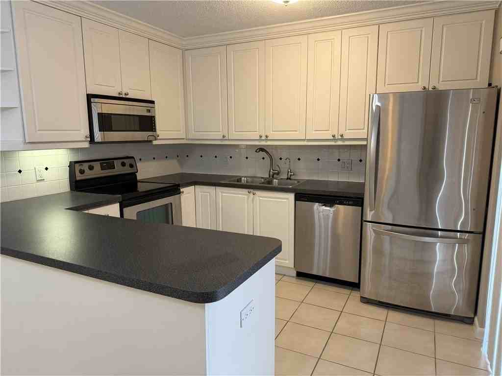 340 E Waverly Pl - Photo 3 of 11