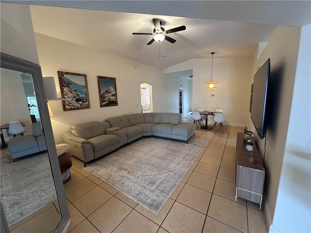 824 Greenleaf Cir - Photo 3 of 13