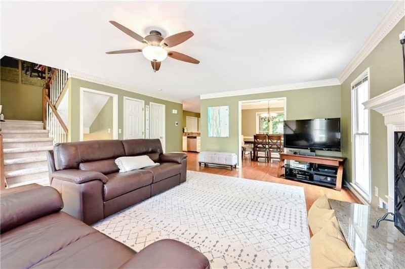 8903 Carroll Manor Dr - Photo 3 of 17