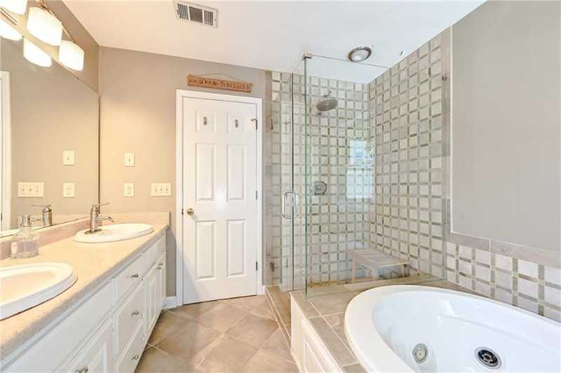 8903 Carroll Manor Dr - Photo 4 of 17