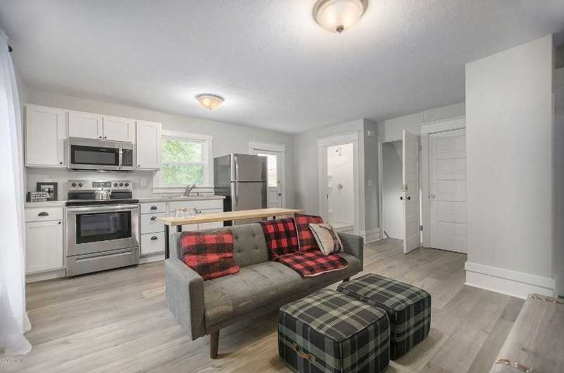 25 E 16th St #2 - Photo 2 of 16