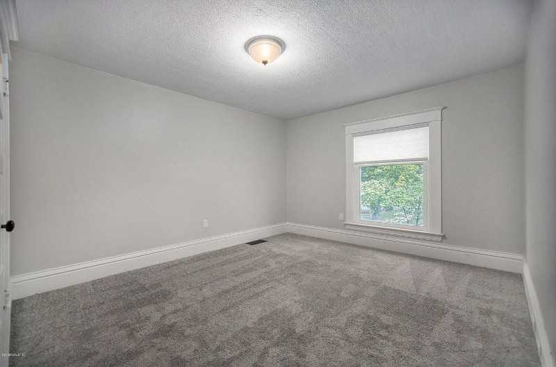 25 E 16th St #2 - Photo 4 of 16