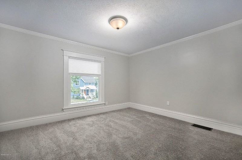 25 E 16th St #2 - Photo 5 of 16