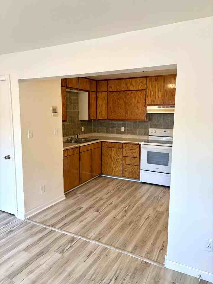 566 Cherry St #07 - Photo 2 of 15