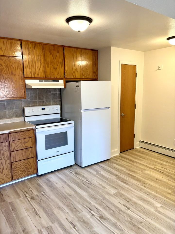 566 Cherry St #07 - Photo 3 of 15
