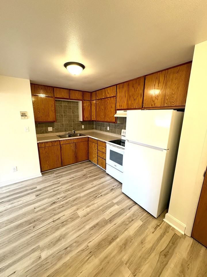 566 Cherry St #07 - Photo 4 of 15