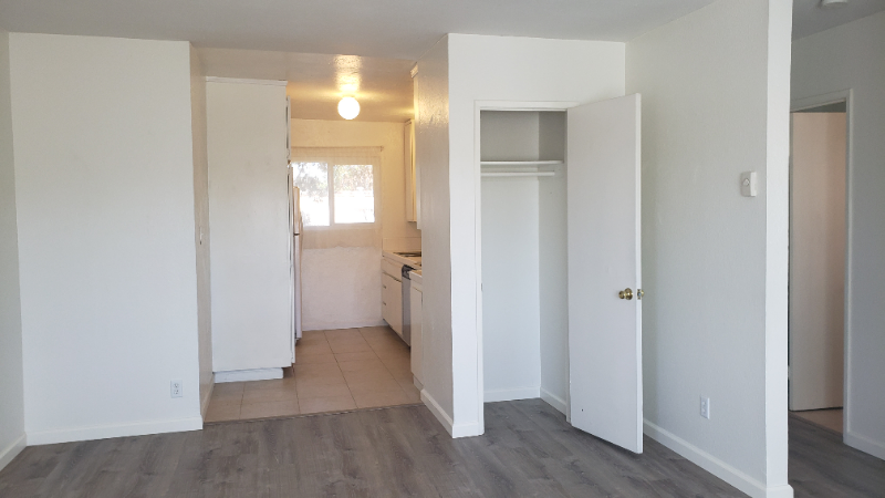 12608 Julian Ave - Photo 7 of 34