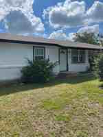 featured image of 1410 N Estes St