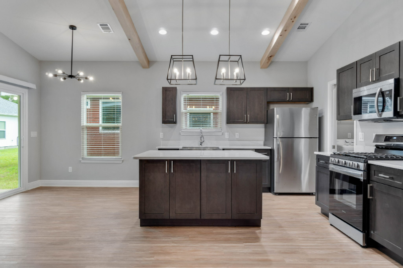 8278 Nelson St - Photo 3 of 47