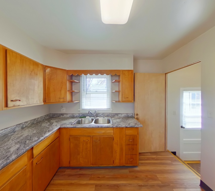404 8th Ave Se #1 - Photo 2 of 6