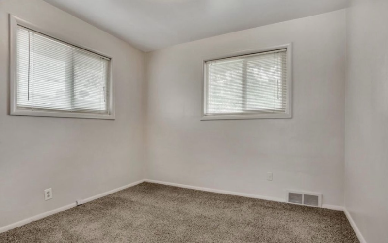 1370 Se #1 - Photo 4 of 10