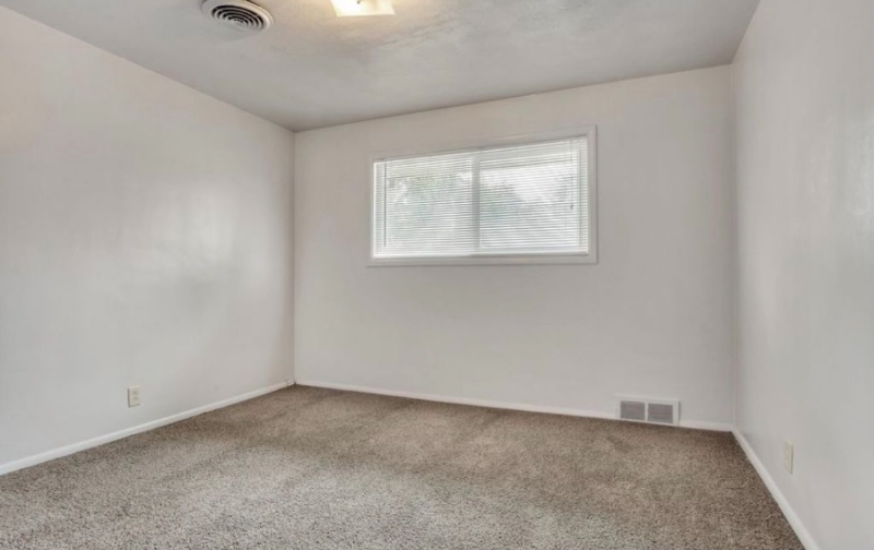 1370 Se #1 - Photo 5 of 10