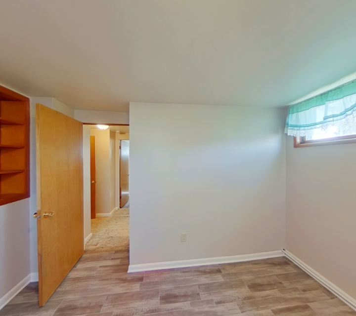404 8th Ave Se #2 - Photo 4 of 5