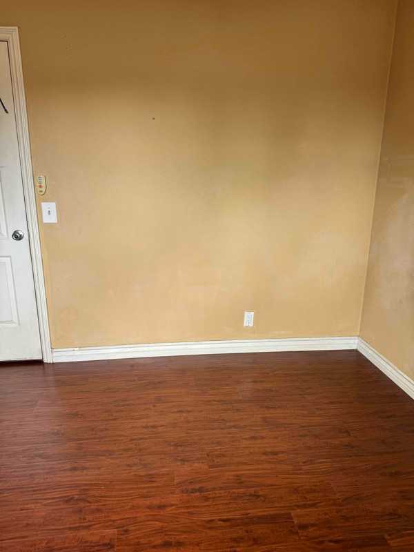 2817 S Center St - Photo 4 of 10