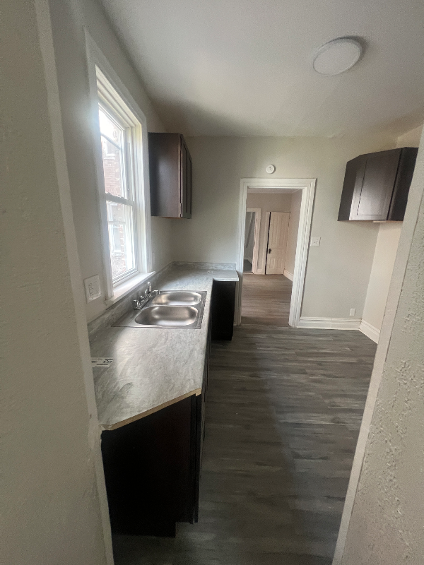 918 W King St 1st Fl #1 - Photo 4 of 9
