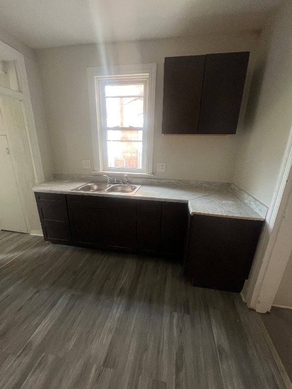 918 W King St 1st Fl #1 - Photo 6 of 9
