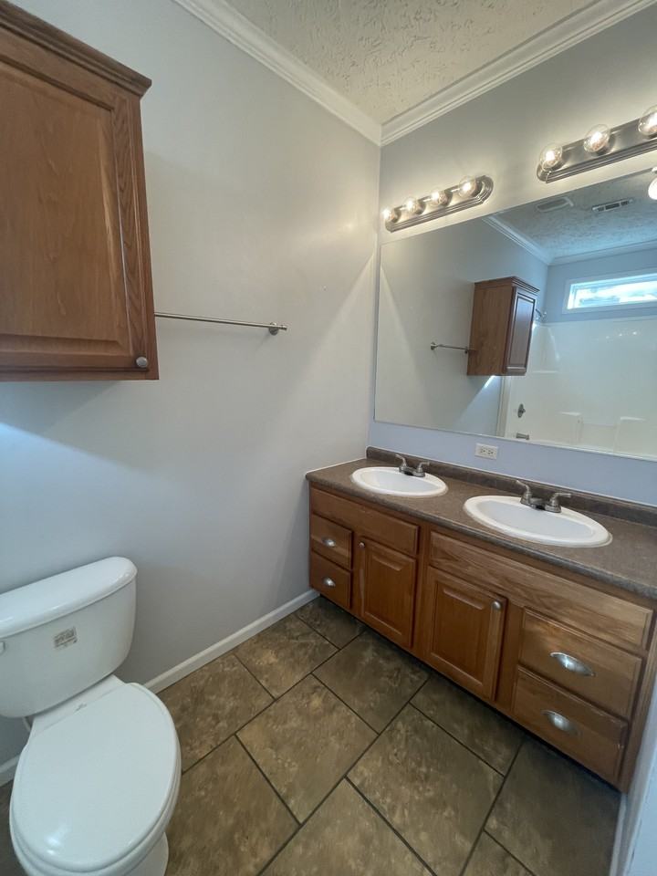 2400 Felicity St #B - Photo 3 of 10