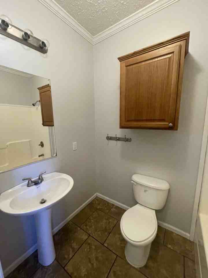 2400 Felicity St #B - Photo 6 of 10