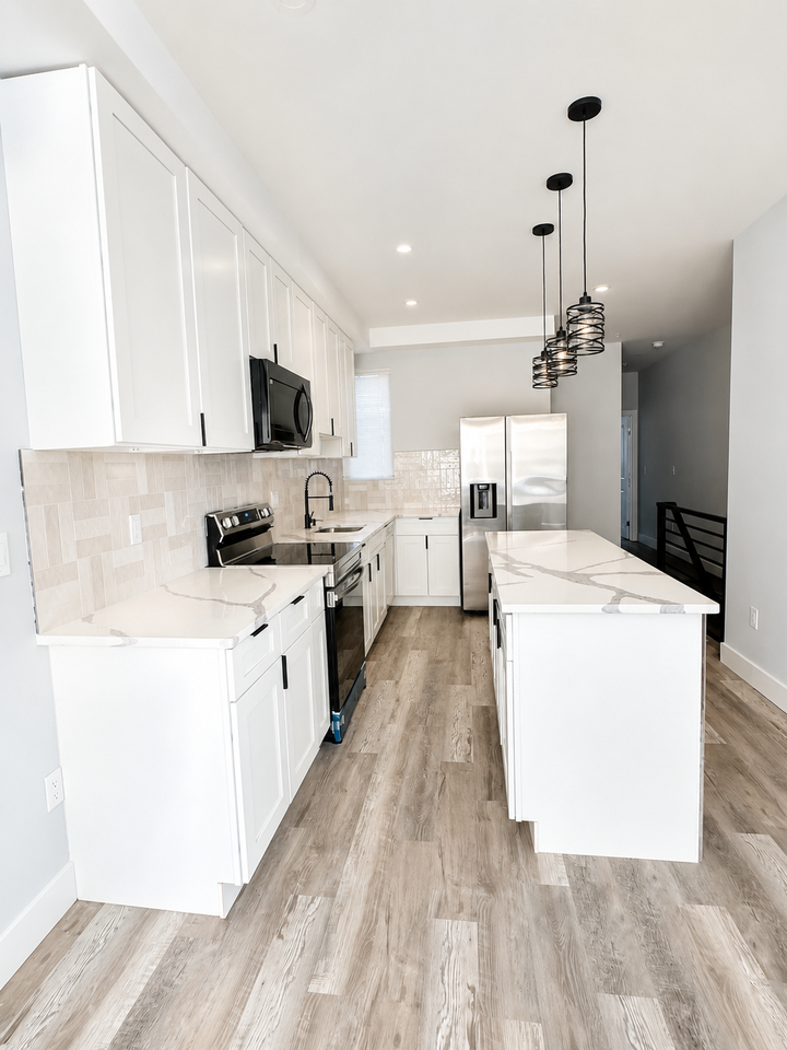 1533 N Lawrence St #1 - Photo 3 of 11