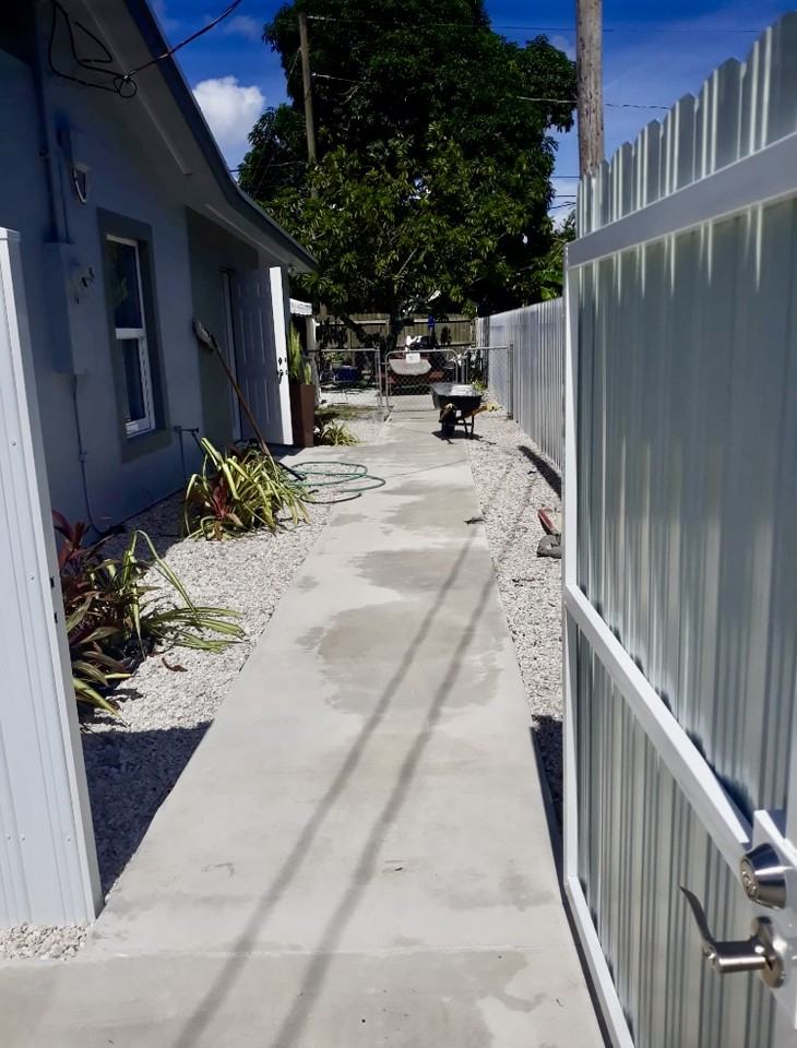 2379 Nw 102nd St #REAR - Photo 2 of 25