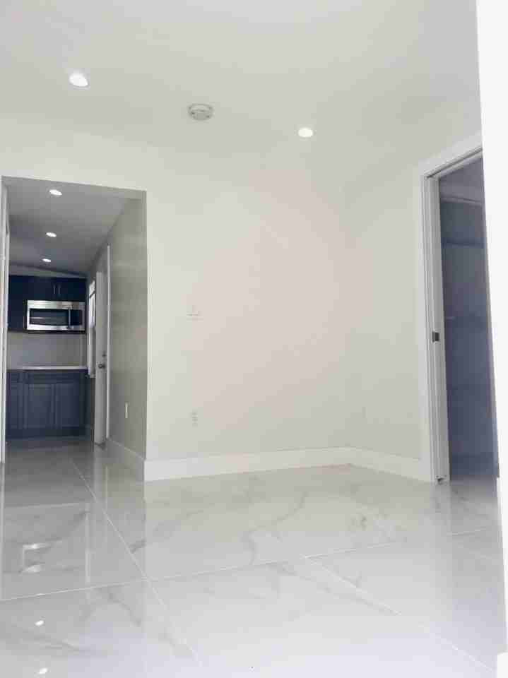2379 Nw 102nd St #REAR - Photo 5 of 25