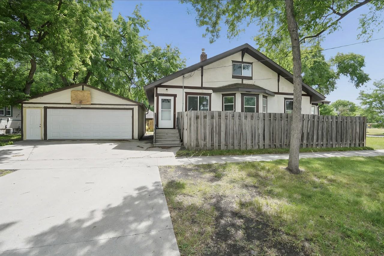 223 11th Ave N #NA - Photo 3 of 29
