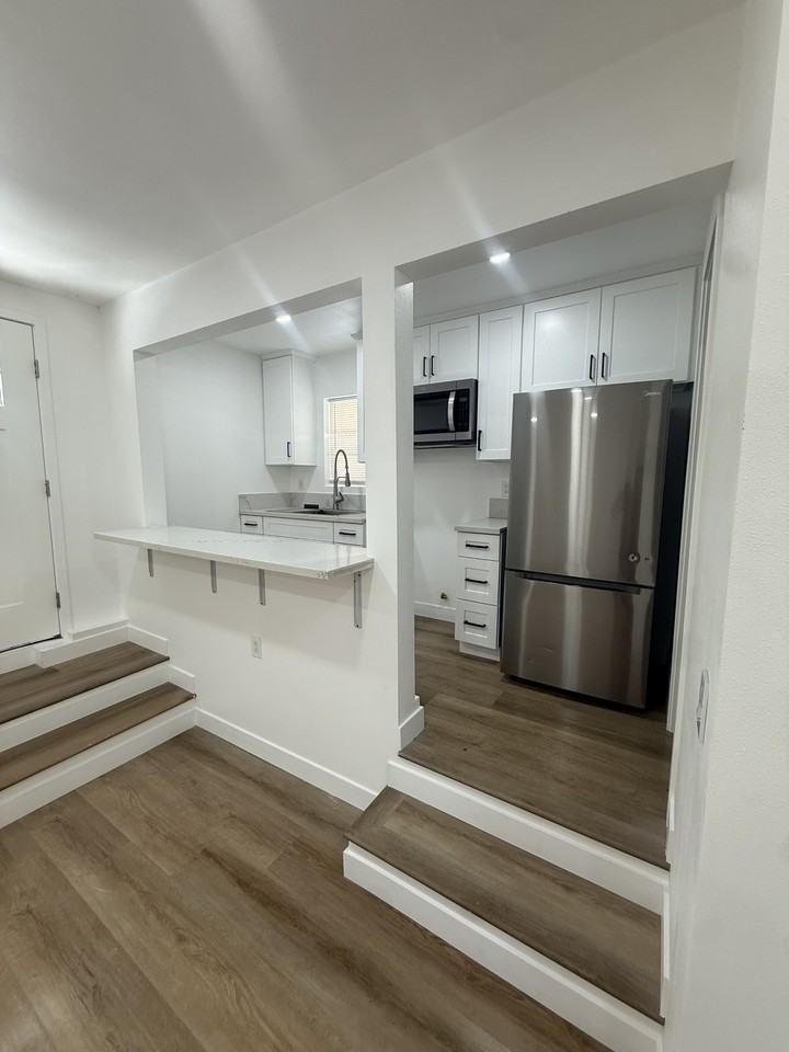 13407 Helen St #B - Photo 3 of 20