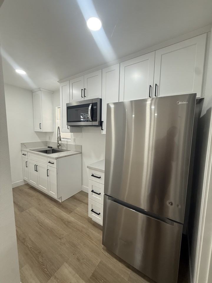 13407 Helen St #B - Photo 7 of 20
