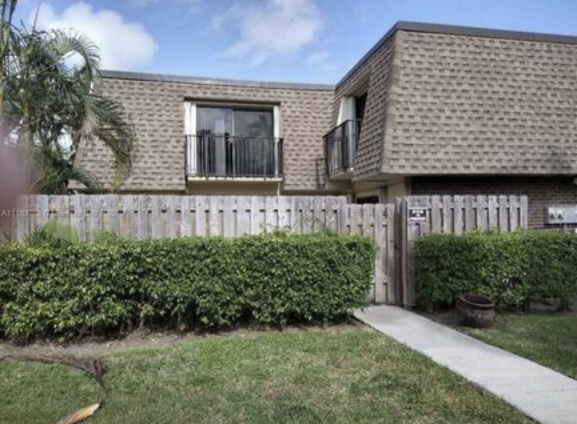 2885 Sw 22nd Cir #50A - Photo 2 of 16