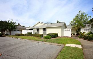 4 Lake Forest Pl #4 - Photo 1 of 1