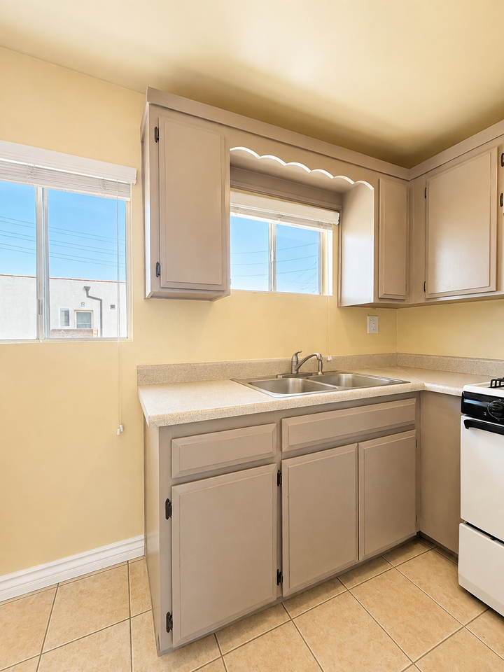 2711 Bellevue Ave #5 - Photo 6 of 15
