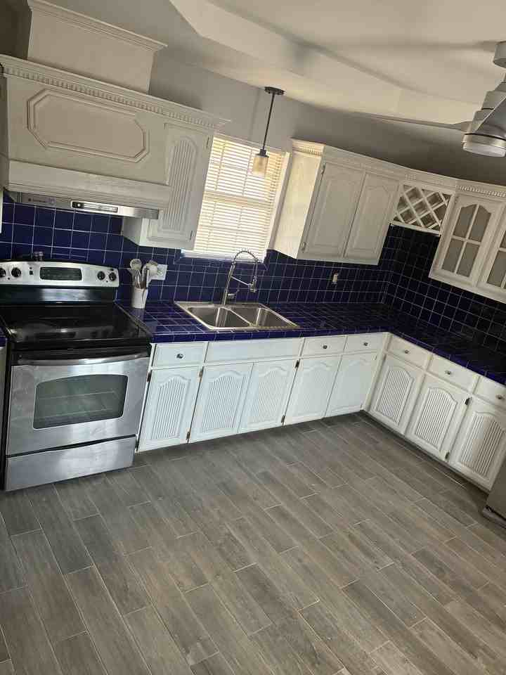 2204 E Kantunil Ave #NA - Photo 6 of 10