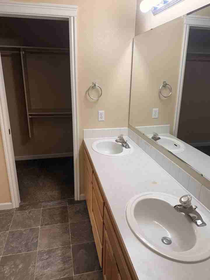 2841 N Englewood Pl #NA - Photo 6 of 8