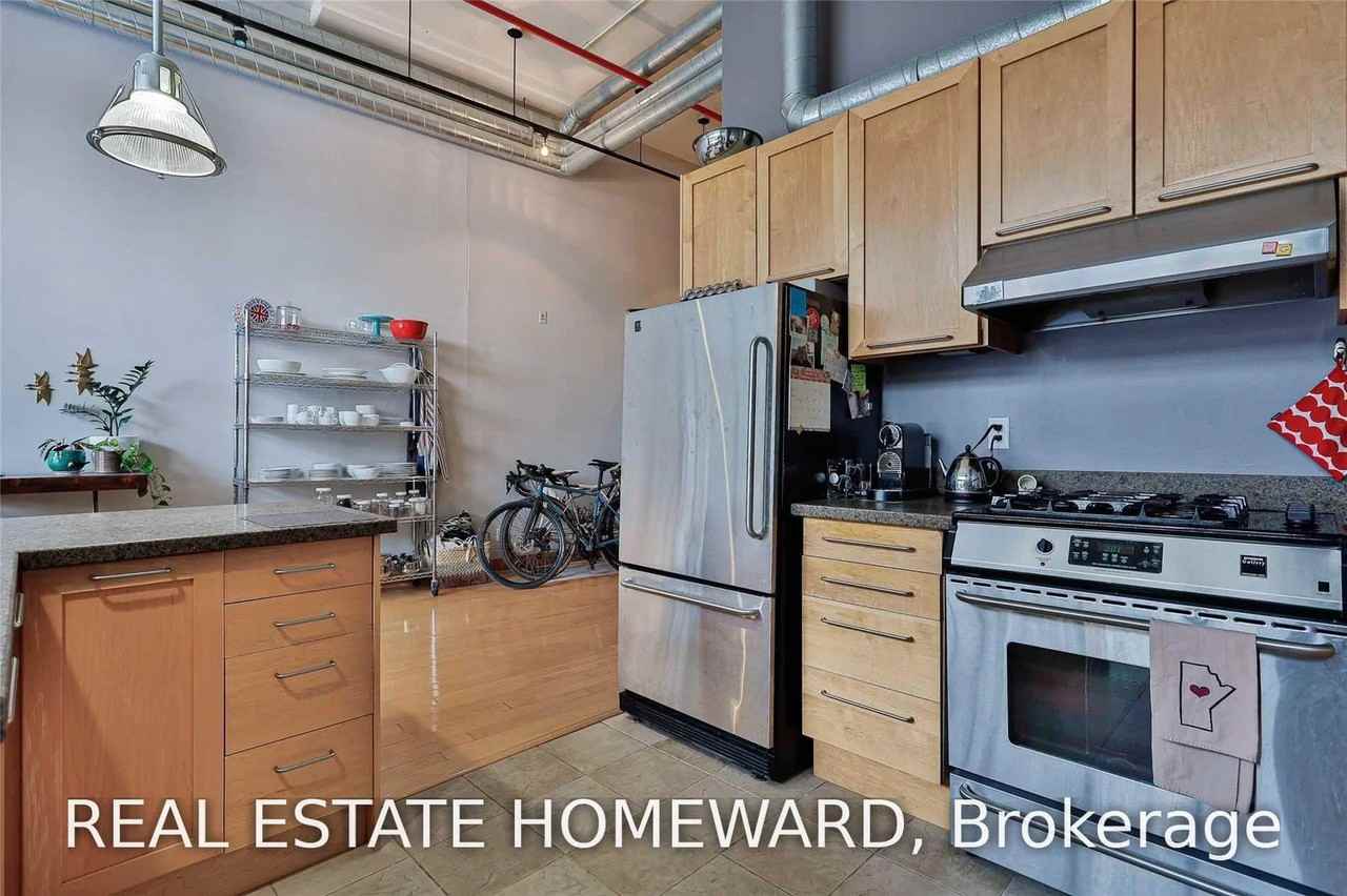 90 Sumach Street - Photo 6 of 29