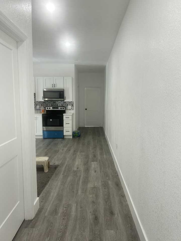 2513 Nw 19th St #6 - Photo 2 of 14