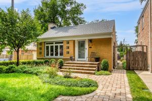 featured image of 6114 N Lenox Ave