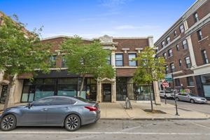featured image of 1136 W Wilson Ave #302