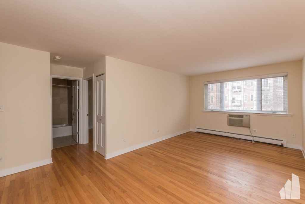 625 W Wrightwood Ave #506 - Photo 2 of 7