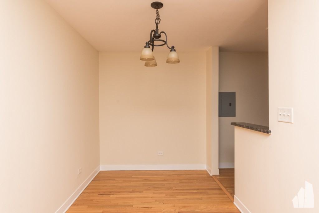 625 W Wrightwood Ave #506 - Photo 4 of 7
