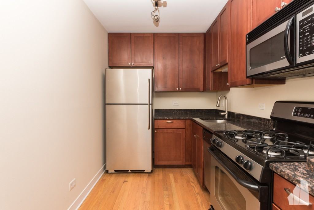 625 W Wrightwood Ave #506 - Photo 5 of 7
