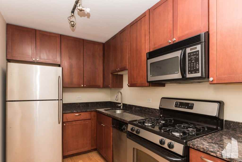 625 W Wrightwood Ave #506 - Photo 6 of 7