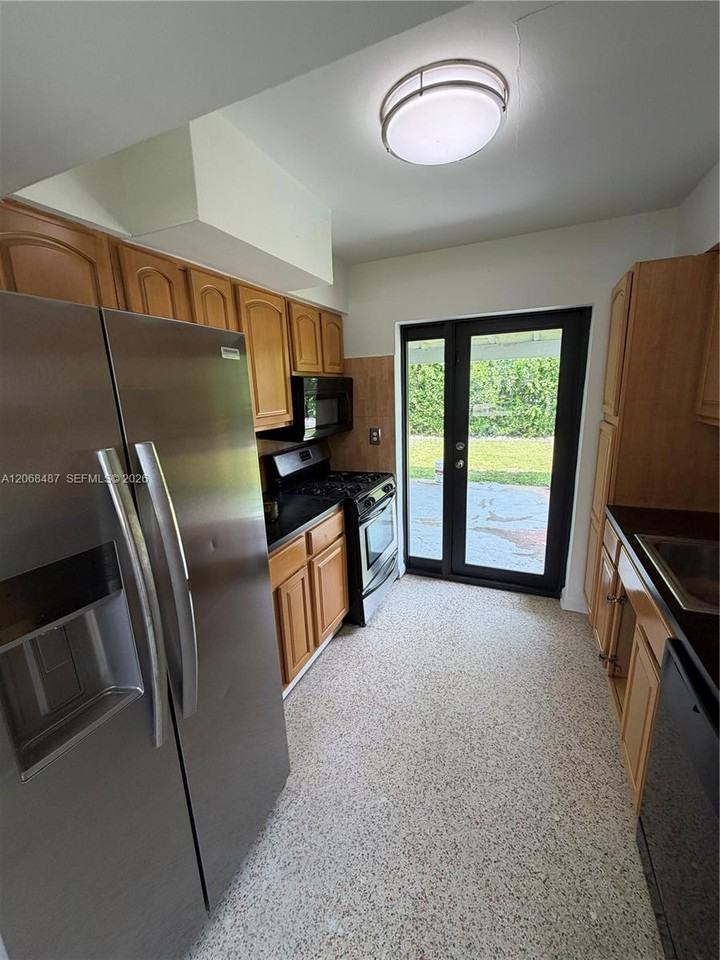 4361 Sw 97th Ct #O - Photo 4 of 8