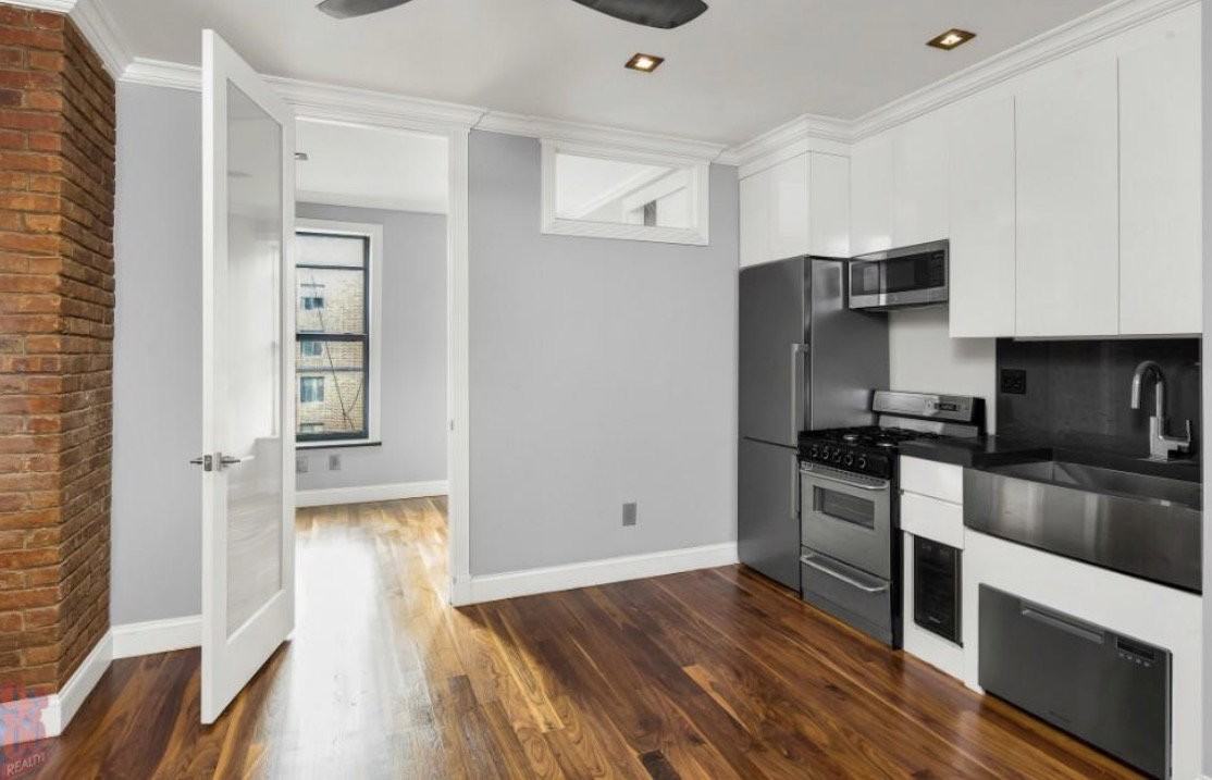 E 116th St - Photo 2 of 8