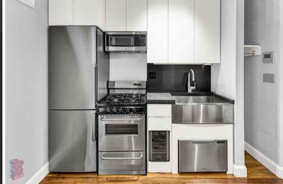 E 116th St - Photo 3 of 8