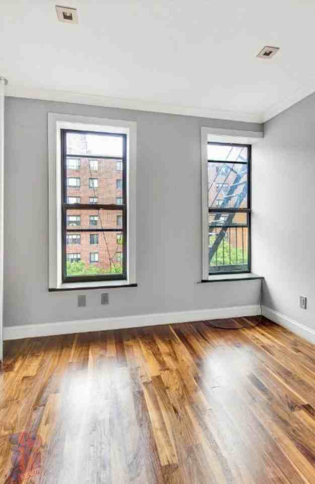 E 116th St - Photo 4 of 8