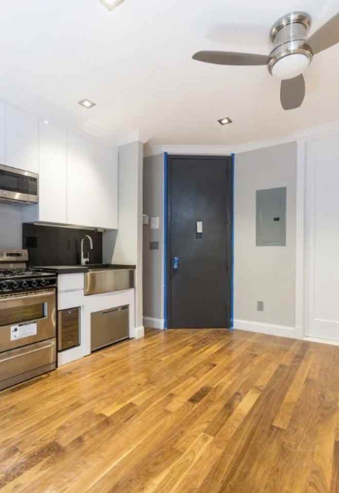 E 116th St - Photo 6 of 8