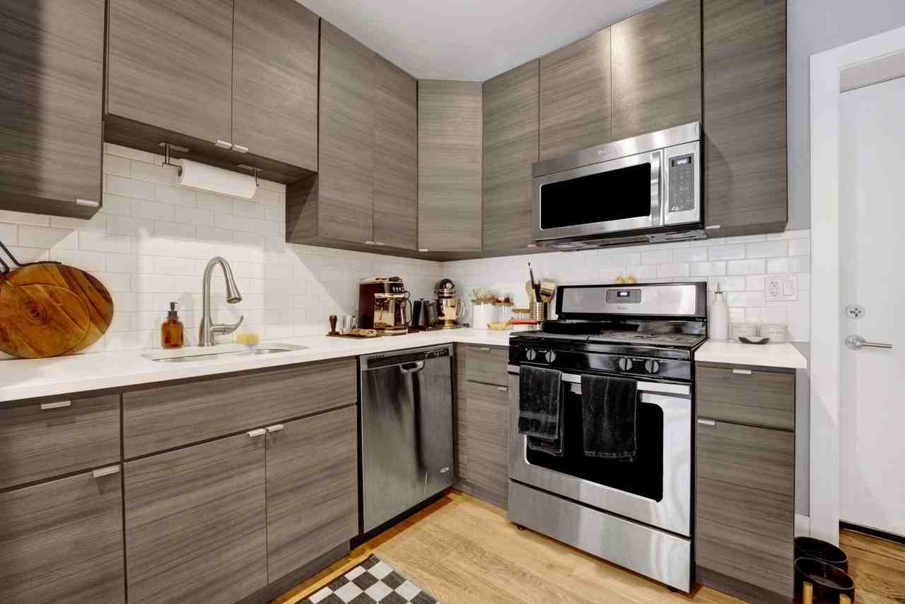 3802 W Altgeld St #301 - Photo 6 of 8