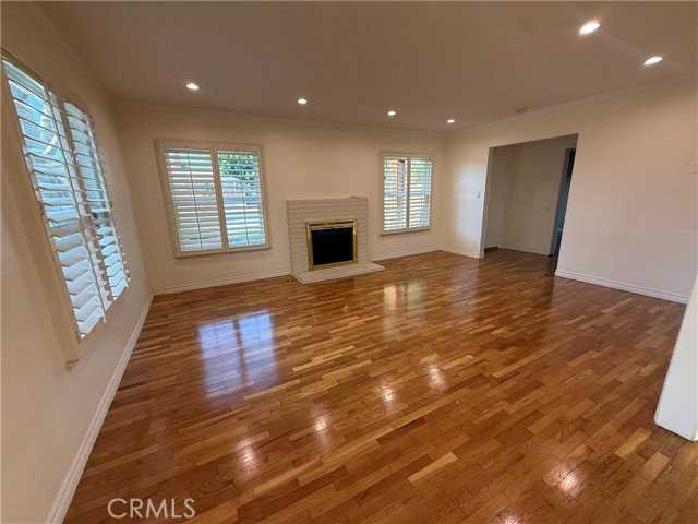 18240 Rayen St - Photo 4 of 8